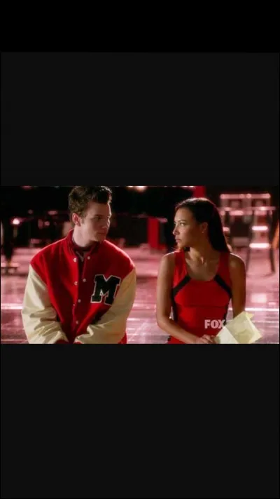 Qui lui a donné la veste de quaterback de Finn après son décès ?