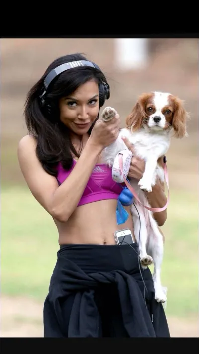 Pourquoi fait-elle allégeance au Glee Club sans le dire à Sue ? (S3)