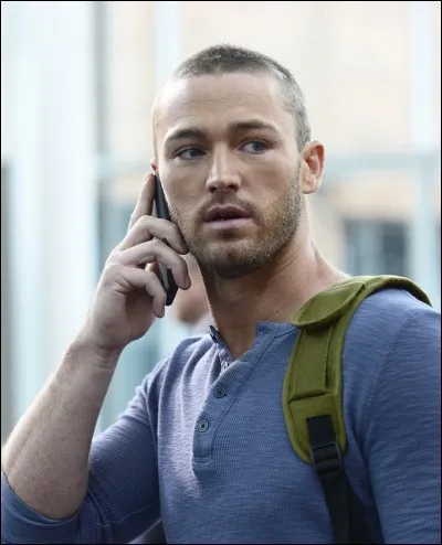 Comment s'appelle le petit ami (ex-fiancé) d'Alex ?