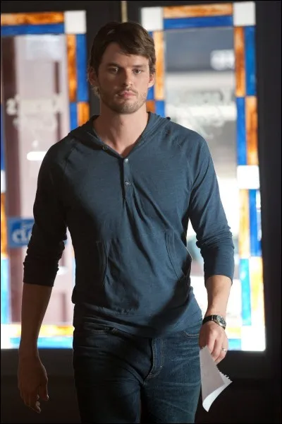 Quelle insulte Julian dit-il au père de Brooke ?