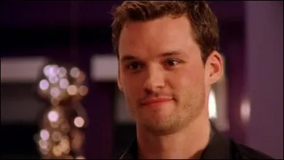 Pourquoi Julian se prend-il un coup de poing dans l'épisode 23 de la saison 6 ?