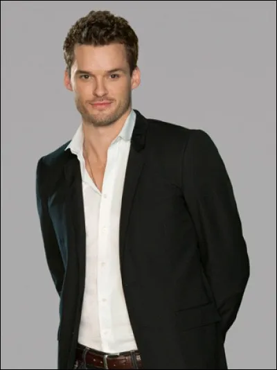 Avec qui Julian n'est-il pas sorti ?