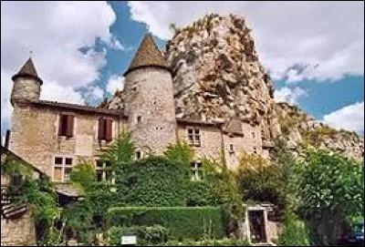 Nous partons à présent visiter le manoir de Montesquiou, à La Malène. Commune d'Occitanie, dans la parc national des Cévennes, elle se situe dans le département ...