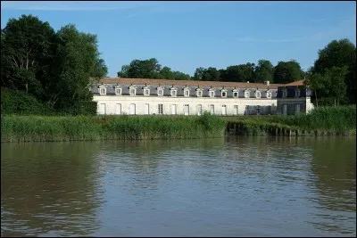 Parmi les cours d'eau proposés, repère le fleuve.