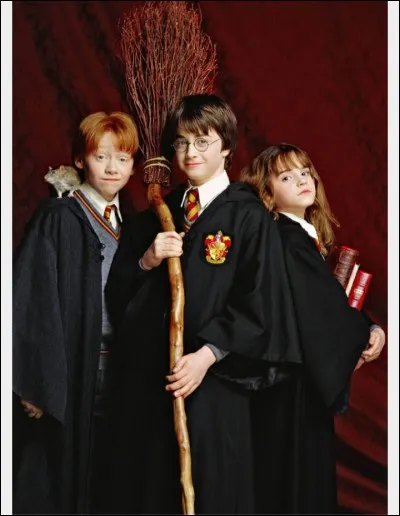 Dans "Harry Potter à l'école des sorciers " quand Harry mange une Chocogrenouille, quel personnage y a-t-il sur la carte ?