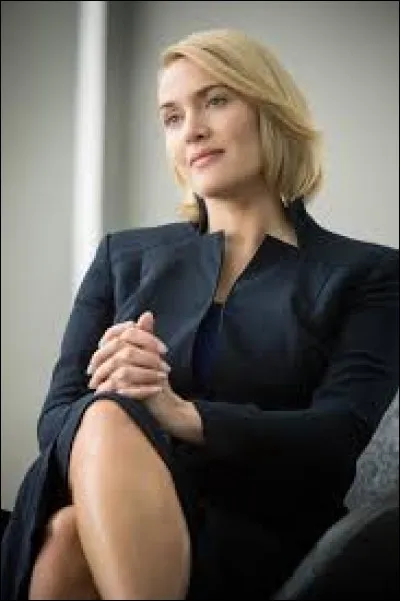 Où Béatrice lance-t-elle un couteau pour arrêter Jeanine ?