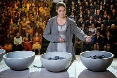 Finalement, quelle faction Béatrice choisit-elle ?