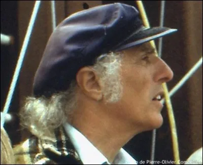 Depuis la Révolution tranquille (Seconde moitié du XXe siècle) l'identité culturelle du nationalisme québécois a changé peu à peu, dans une manière réfléchissant le laïcisme. Une identité propre se développe au Québec. Lequel des auteurs suivants ne figure pas dans ce mouvement ?