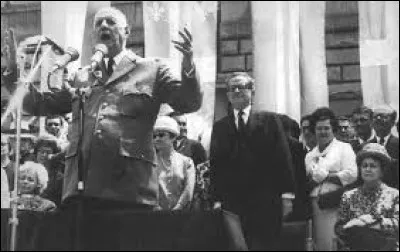 De Gaulle et le ''Vive le Québec Libre''. Cet événement fit connaître le Québec et sa situation politique à travers le monde entier en 1967. Quel Premier ministre québécois accueille le Président français ?