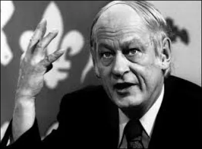 René Lévesque est chef du Parti québécois lorsque celui-ci prend le pouvoir en 1976. Il devient alors premier ministre du Québec à la tête du premier gouvernement souverainiste de l'histoire québécoise. Qu'est-ce qui est faux dans ce qui suit ?