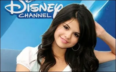 Dans quelle série Disney a-t-elle fait ses débuts d'actrice ?