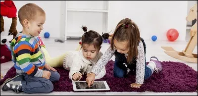 Les enfants signalés par les écoles passent (...) devant les écrans chaque jour.