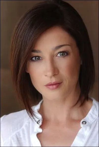 Qui interprète le personnage de Karen ?