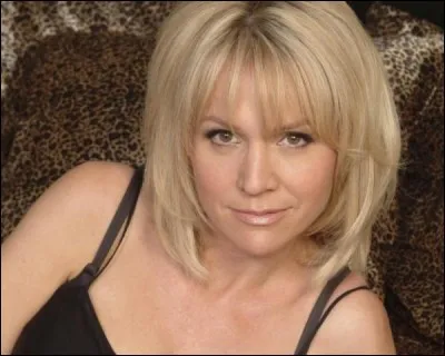 Avec qui Deborah sort-elle dans la saison 5 ?