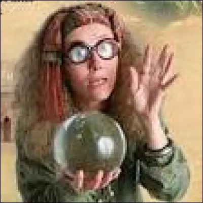 Quel professeur enseigne la divination et prétend avoir le troisième il ?