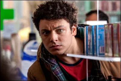 Qui joue le père de Kev Adams dans le film "Fiston" (2014) ?
