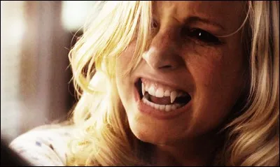 Dans quelle saison devient-elle un vampire ?