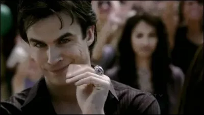 Le monde dans lequel vivent à présent Bonnie et Damon se passe en quelle année ?