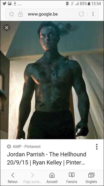 A la fin de la saison 4, on découvre un nouvel être surnaturel, lequel ?