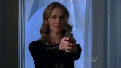 Comment se nomme la fille qui agresse Clay et Quinn dans la saison 7 ?