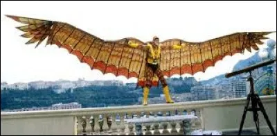 Ce rapace est le champion toutes catégories dans le domaine de la vitesse : près de 180 km/h en vol et de 300 km/h en piqué ! Lequel est-ce ?