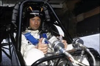 Lequel de ces animateurs est reconnu dans le domaine des records de vitesse, au volant d'un dragster ?