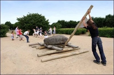 Que faisaient les hommes de la fin de la Préhistoire de leurs nombreux poignards ?