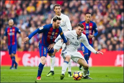 Le FC Barcelone a marqué plus de buts que le Real Madrid lors des Classicos en faisant la somme des buts en matchs officiels et non-officiels.