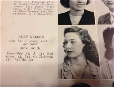 Pour qui connaît l'anglais et l'argot, la citation décrivant la lycéenne ou étudiante en photo est désopilante ! Les américains adorent les diminutifs pour les prénoms, même le court prénom John a un diminutif, qui est lequel ?