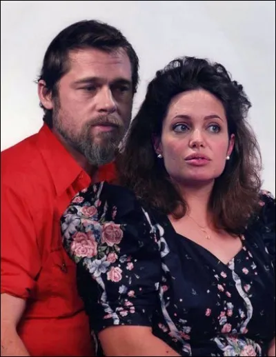 Ne sont-ils pas mignons comme ça ? Le couple star aujourd'hui défait, s'il vivait en américain moyen, ne ferait sans doute pas la une des magazines ! Lequel des deux a connu le plus de mariages, et donc de divorces ?