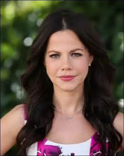 Comment s'appelle cette fille ?