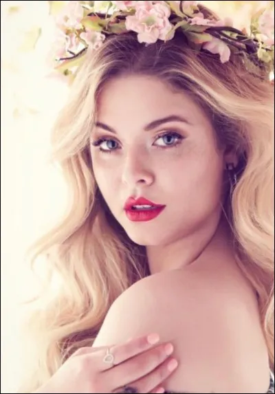 Comment s'appelle cette fille ?