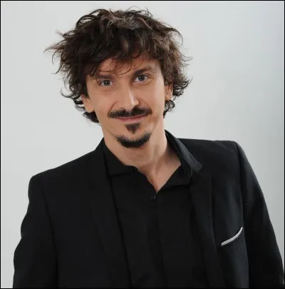 De quel humoriste Français s'agit-il ?