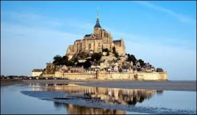 Combien d'habitants comptait le Mont-Saint-Michel en 2014 ?