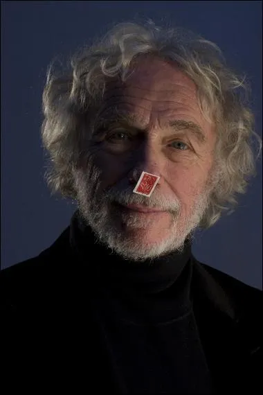 La chvre , le jouet   et le grand blond ...