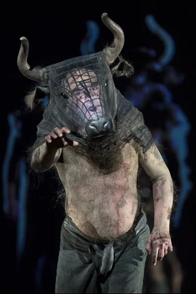 Quel héros terrassa le puissant Minotaure ?