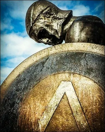 Ce fils d'Oreste et d'Hermione fut célèbre par sa lutte contre les Héraclides ?