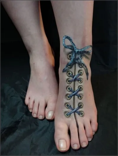 Voici un incroyable tatouage dit en 3D, un fabuleux trompe l'oeil ! Le plus curieux dans cette image étant... ?