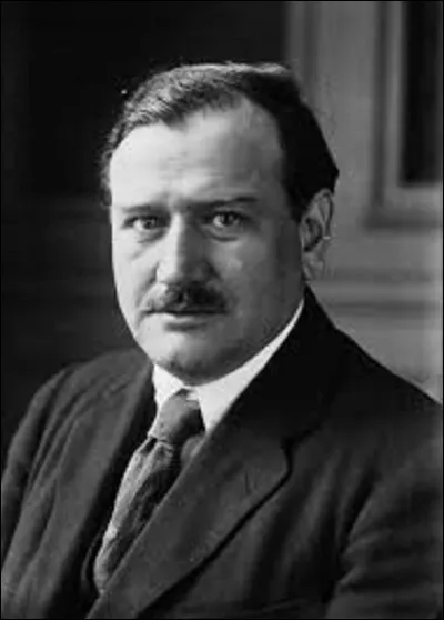 Histoire : 
''Ah les cons, s'ils savaient!'', telle fut la réaction du président du Conseil des ministres français de retour de Munich, le 29 septembre 1938, surpris de se faire acclamer pour avoir sauvé la paix et lâché la Tchécoslovaquie, après l'annexion des Sudètes par Adolf Hitler. Quel politicien désabusé, il pensait se faire huer pour avoir trahi la parole de la France, a dit cette phrase ?