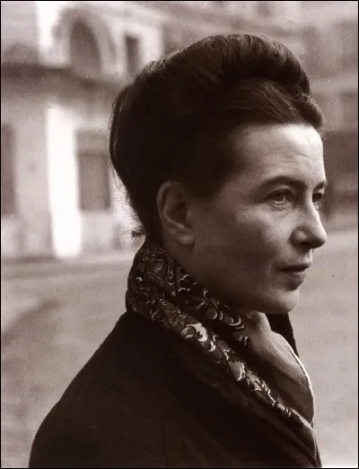 Arts et littérature : Quel surnom donna-t-on à l'écrivaine féministe Simone de Beauvoir ?