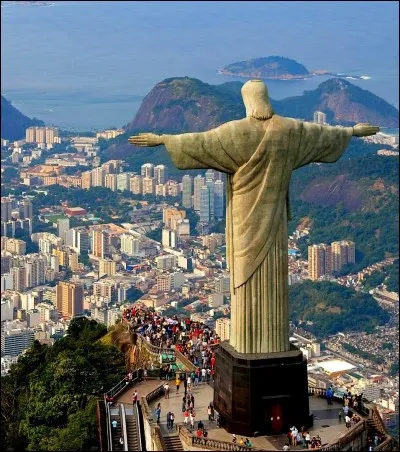 Géographie : Laquelle de ces propositions ne fait PAS partie des sept nouvelles merveilles du monde ?