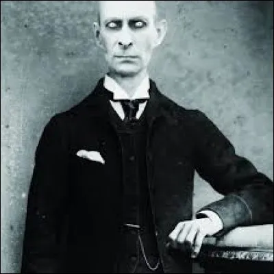 Plus tard, Jake apprend que des particuliers malfaisants traquent tous les particuliers pour manger leurs yeux. Comment les reconnaître ?