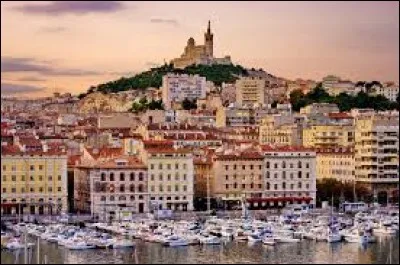 M - Marseille - De combien d'hectares le Vieux-Port de Marseille est-il composé ?