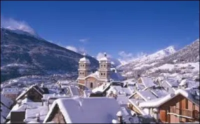 B - Briançon - À quel siècle le Fort Dauphin a-t-il été édifié ?