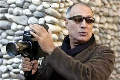 Un cinéphile se faire passer pour le célèbre cinéaste Mohsen Makhmalbaf ; c'est quel film de Abbas Kiarostami ?