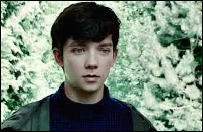 Jake tue le dernier Sépulcreux. Les enfants retournent dans la boucle et font leurs adieux à Jake, qui reste en 2016. Quel événement a changé ?