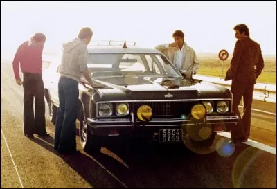 Dans le film" Plein de Super" quelle voiture break doit être transitée du nord au sud de la France ?