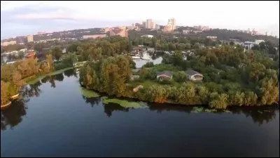 Autrefois comment s'appelait la ville ukrainienne de Dnipropetrovsk ?