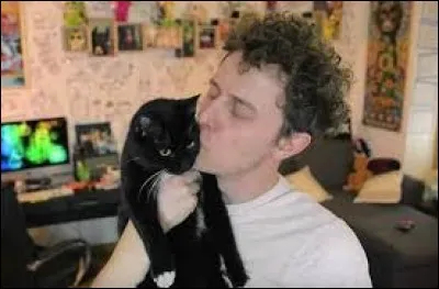 Comment s'appelle le nouveau chat de Norman ?