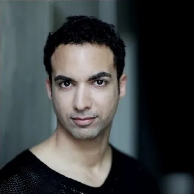 Qui est ce personnage ? Docteur, mari de Thomas, père adoptif de Baptiste et Thérèse et surtout mauvais joueur !